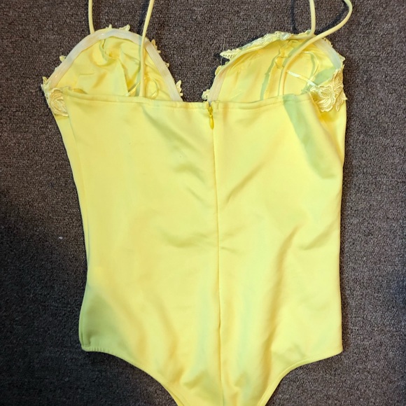 Yellow bodysuit - Picture 2 of 2